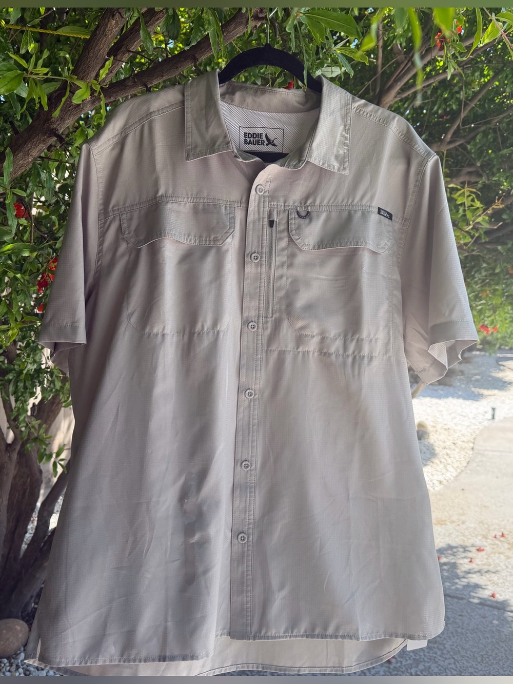 NWT Eddie Bauer men’s Gray Casual Button Down Shirt  USF 50  light comfy